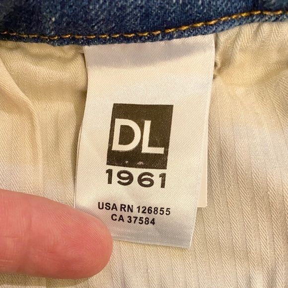 DL1961 Size 28 (6) Mara Straight Ankle Jeans Mid Rise Frayed Hems Womens Stretch - Picture 11 of 16